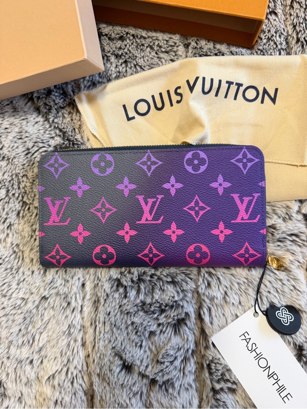 Louis Vuitton Zippy Wallet- Midnight Fuschia - Picture 6 of 12